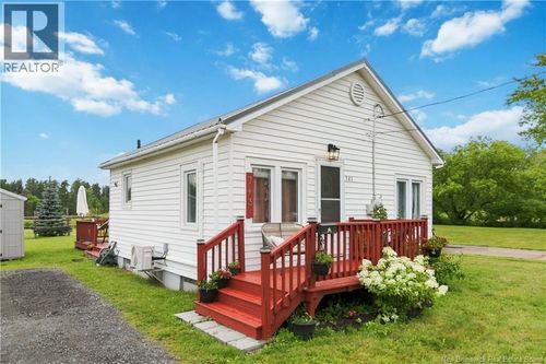743 Salisbury Rd, House with 2 bedrooms, 1 bathrooms and null parking in Moncton NB | Card Image
