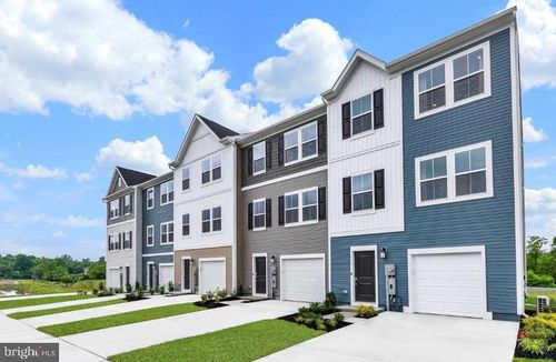 135 Kinkade Ct, MARTINSBURG, WV, 25403-1321 | Card Image