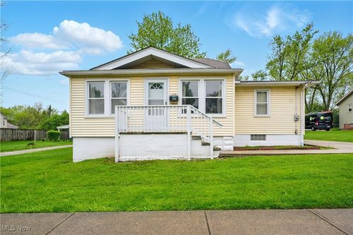 165 Talbot Dr, Bedford, OH, 44146-2813 | Card Image