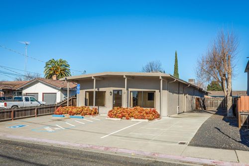 111 W 4th St, Ripon, CA, 95366-2725 | Card Image