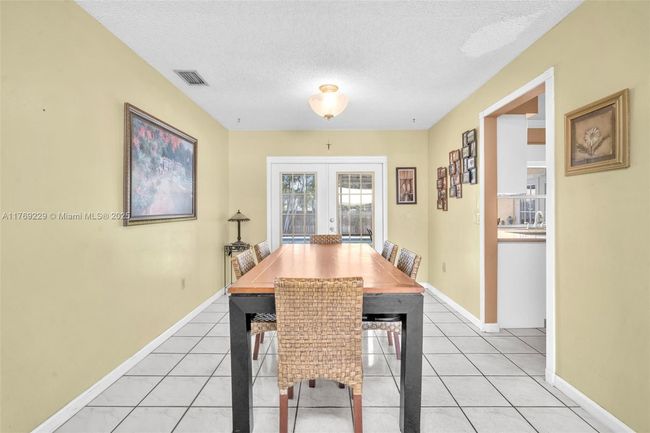700 Nw 88 Th Ter, House other with 3 bedrooms, 2 bathrooms and null parking in Pembroke Pines FL | Image 15