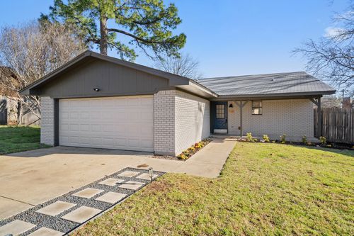 926 Harber Ave, Grapevine, TX, 76051-6621 | Card Image