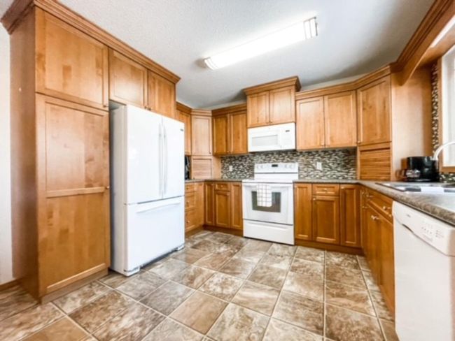 4432 56 Avenue, Home with 5 bedrooms, 2 bathrooms and 4 parking in Provost AB | Image 3