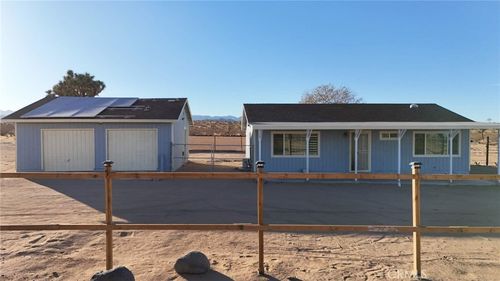 215 Hilton Ave, Yucca Valley, CA, 92284 | Card Image