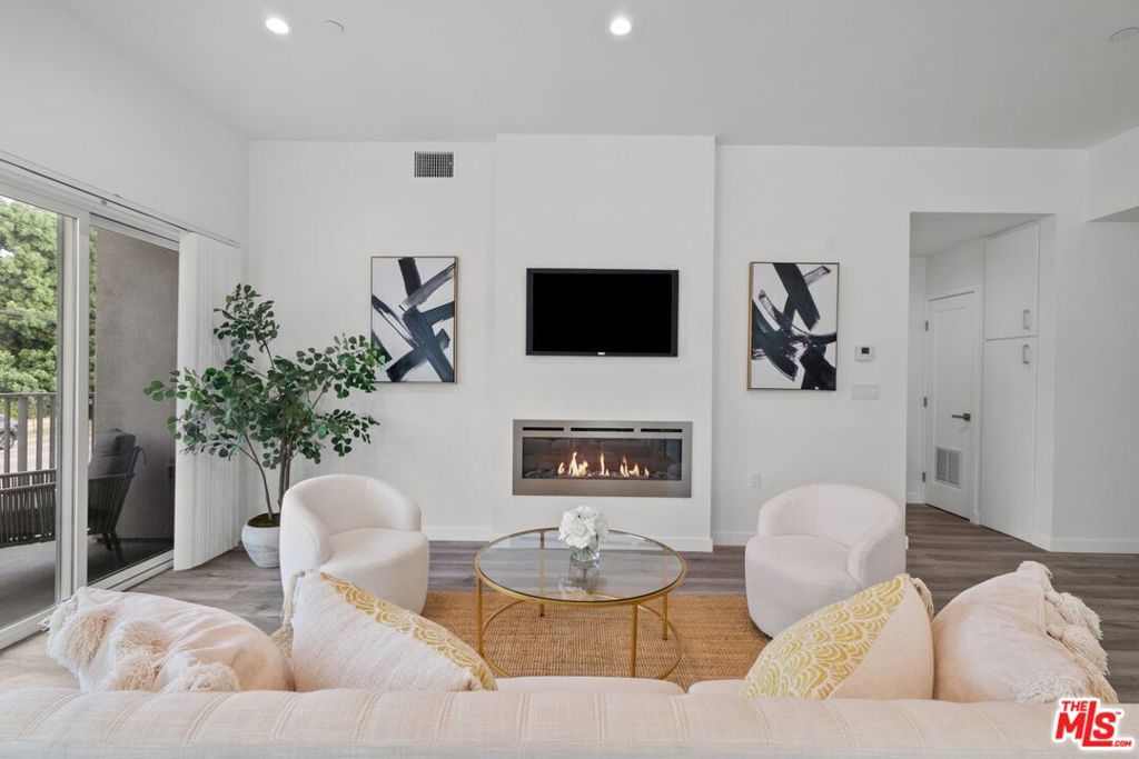 Residential Lease in North Hollywood 4