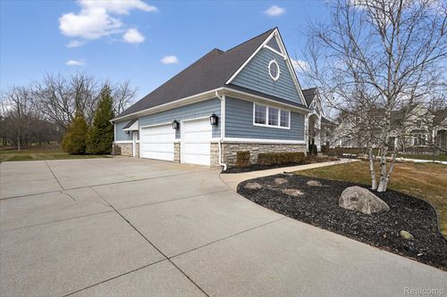 7247 Ardsley Ln, Clarkston, MI, 48348-5058 | Card Image