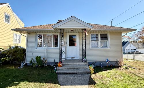 1088 Sylvan Ave, Bridgeport, CT, 06606-3061 | Card Image