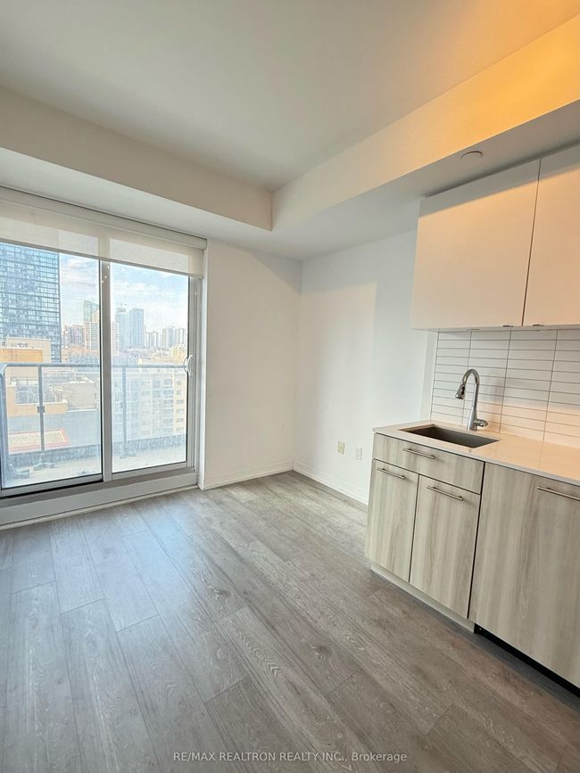 1432 - 251 Jarvis St, Condo with 2 bedrooms, 1 bathrooms and null parking in Toronto ON | Image 8