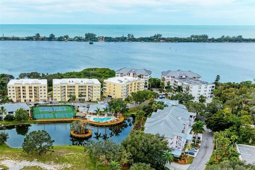 301-250 Hidden Bay Dr, OSPREY, FL, 34229-2904 | Card Image