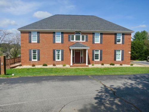 45 Stoneridge Dr, Waynesboro, VA, 22980-6584 | Card Image