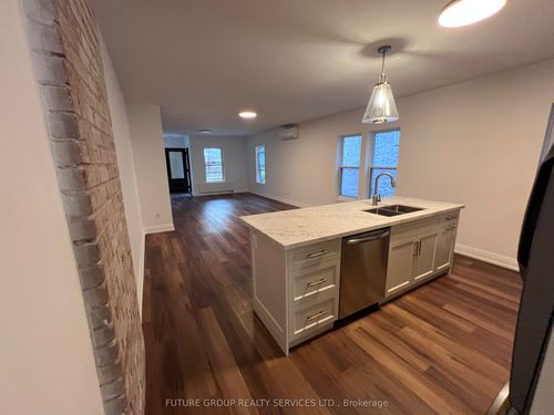 2-4876 Simcoe St, Niagara Falls, ON, L2E1V9 | Card Image