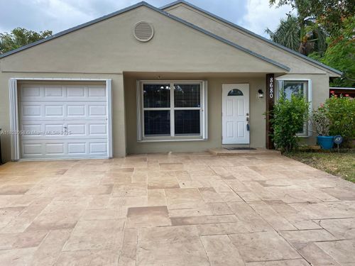 8680 Sw 16th St, Pembroke Pines, FL, 33025-3305 | Card Image