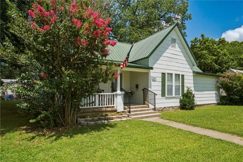 221 Poplar St, Stilwell, OK, 74960-2643 | Card Image