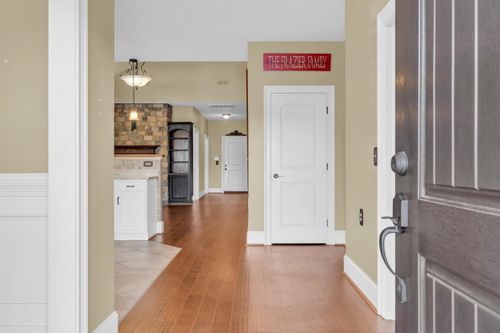 105 Bur Oak Dr, Taylors, SC, 29687-4631 | Card Image