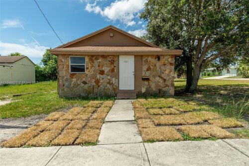 1021 W 33rd St, Riviera Beach, FL, 33404-2949 | Card Image