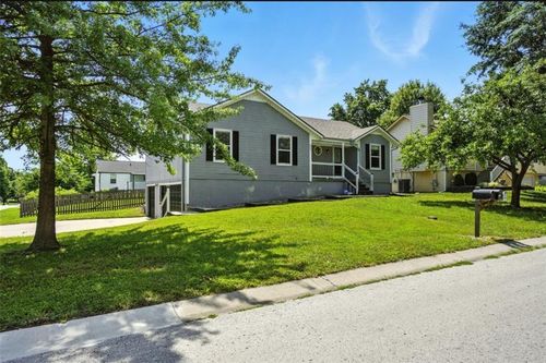 601 Nelson Dr, Grain Valley, MO, 64029-9043 | Card Image