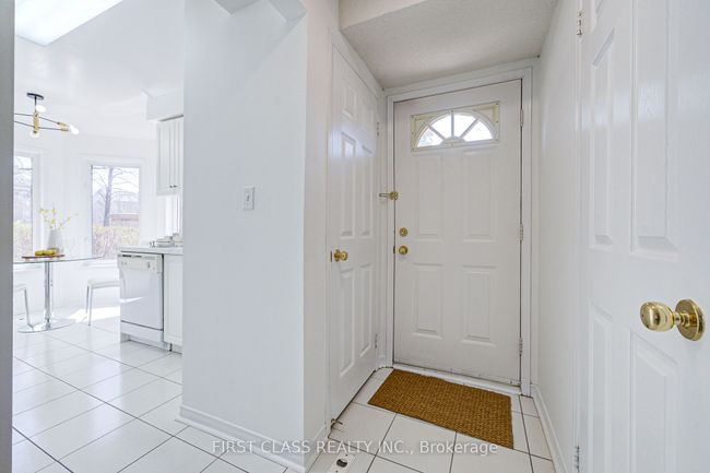 202 - 28 Rosebank Dr, Condo with 3 bedrooms, 3 bathrooms and 2 parking in Scarborough ON | Image 4