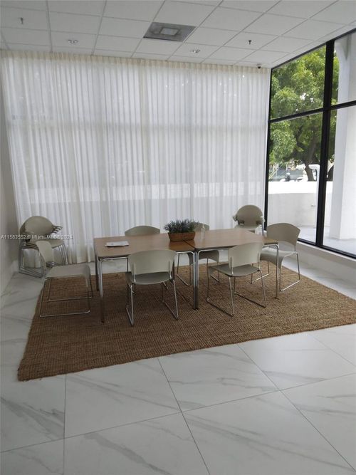 904-911 Ponce De Leon Blvd, Coral Gables, FL, 33134-3009 | Card Image