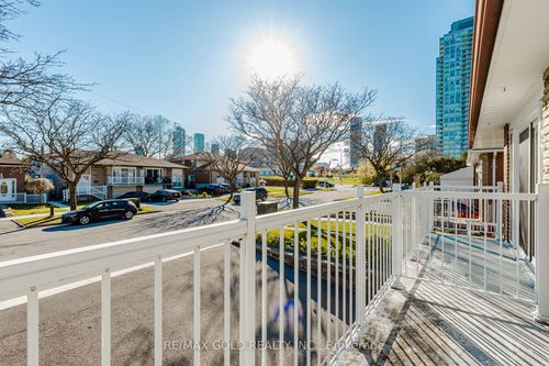 38 Achill Cres, Mississauga, ON, L5B1L1 | Card Image