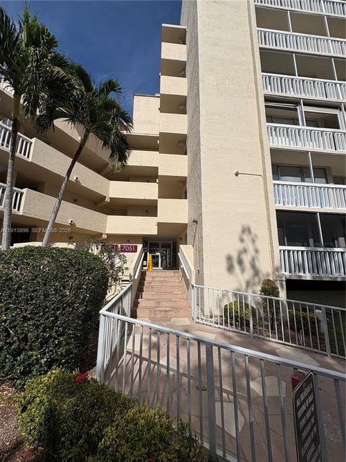 apt-632-7051 Environ Blvd, Lauderhill, FL, 33319-4271 | Card Image