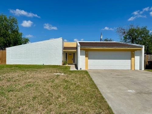 1513 Parker St, Kingsville, TX, 78363-6635 | Card Image
