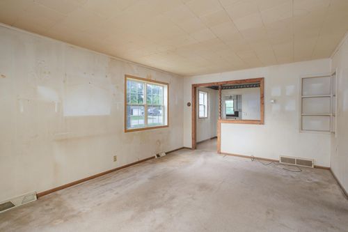 607 Saint Johns Ave, Red Lake Falls, MN, 56750-4727 | Card Image