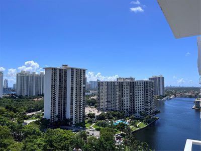 1903E - 2851 Ne 183rd St, Condo with 3 bedrooms, 3 bathrooms and null parking in Aventura FL | Image 1