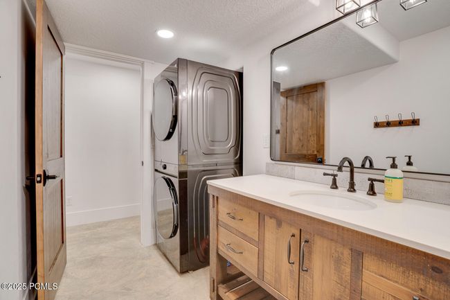 3035 S Big Hollow Rd, House other with 8 bedrooms, 5 bathrooms and null parking in Daniel UT | Image 43