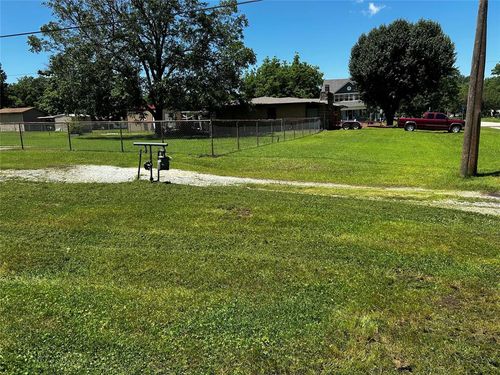 611 W Cherry St, Okemah, OK, 74859-3828 | Card Image