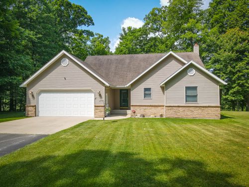 7297 S Thornapple Ave, Newaygo, MI, 49337-9212 | Card Image