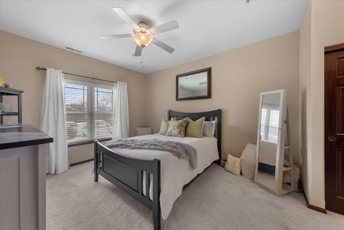 2849 W Drexel Ave, Franklin, WI, 53132-9829 | Card Image