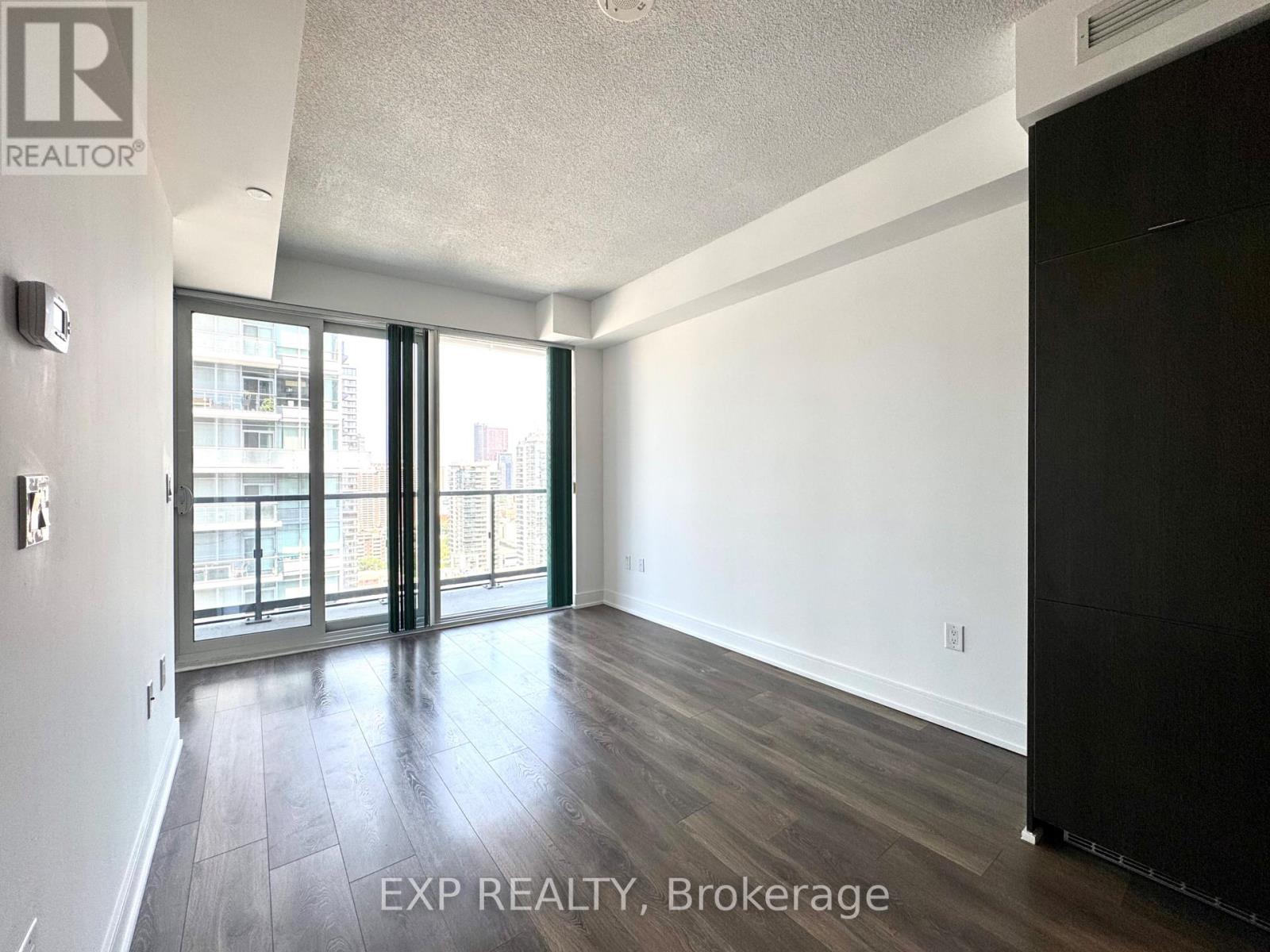Residential Lease in Toronto (Church-Yonge Corridor) 2