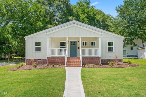 320 Clay St, Clayton, NC, 27520-2428 | Card Image