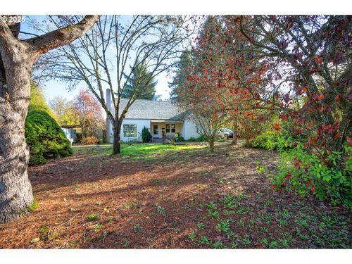 895 Glory Dr, Eugene, OR, 97404-3011 | Card Image