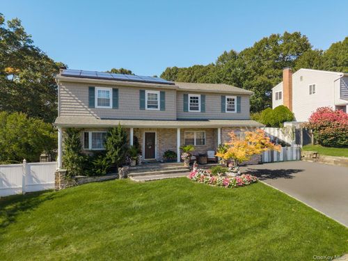 26 Olive Ct, Farmingville, NY, 11738-1924 | Card Image