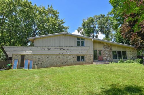 W154N8105 Elm Lane, Menomonee Falls, WI, 53051 | Card Image