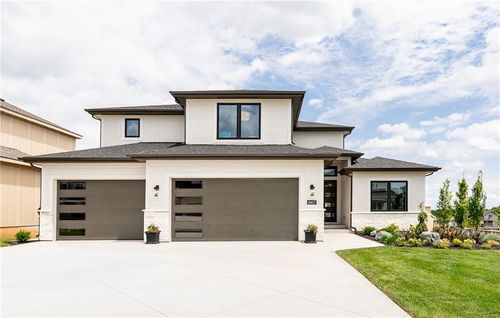 18617 Mohawk Ln, Overland Park, KS, 66085-8554 | Card Image