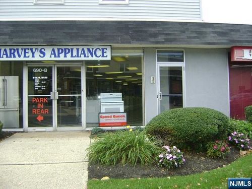 690 River Rd, New Milford, NJ, 07646-2949 | Card Image