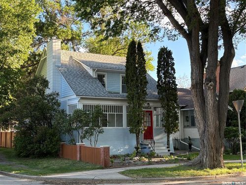 734 10th Street E, Saskatoon, SK, S7H0H1 | Card Image