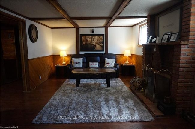 3878 Chippawa Pky, House other with 3 bedrooms, 1 bathrooms and 10 parking in Niagara Falls ON | Image 6