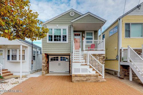 222 Hiering Ave, Seaside Heights, NJ, 08751-1704 | Card Image