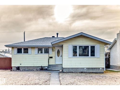 7011 135a Ave Nw, Edmonton, AB, T5C2H7 | Card Image