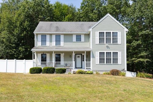 17 Wilshire Ln, Pelham, NH, 03076-3282 | Card Image