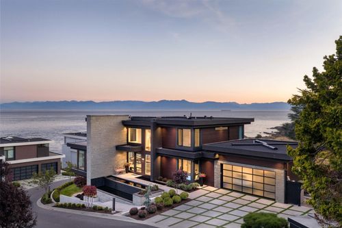 231 Hidden Pt, Oak Bay, BC, V8S2J8 | Card Image