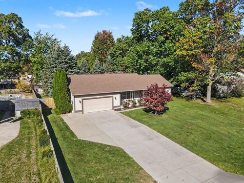 3872 Forest Edge Road, Muskegon Charter Township, MI, 49442 | Card Image