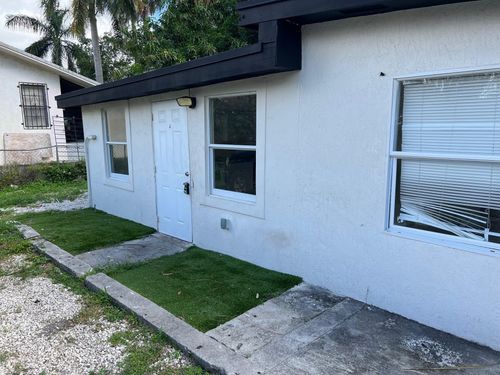 2-8269 Nw 1st Place, Miami, FL, 33150 | Card Image