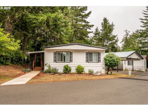 640 Village Pines Dr, Coos Bay, OR, 97420-2848 | Card Image