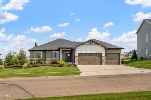 3917 Valley Dr, Bismarck, ND, 58503-1729 | Card Image