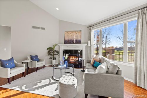 824-7458 Augusta Dr, Washington Township, MI, 48094-1482 | Card Image