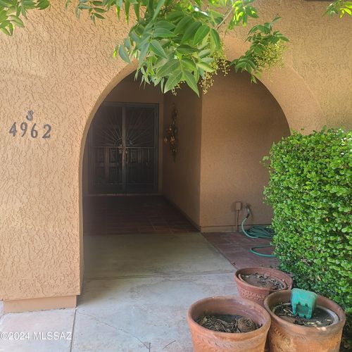 4962 E South Regency Cir, Tucson, AZ, 85711-3040 | Card Image